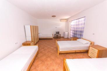 هتل Kolaveri Resort