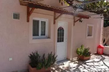 Marina Apartments & Studios