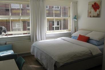 Bed and Breakfast Sir Nico Guest House