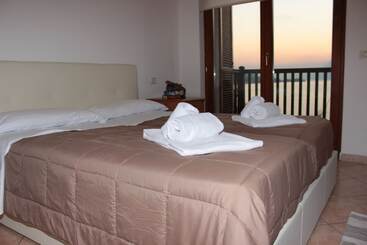 Отель Albergo Navene