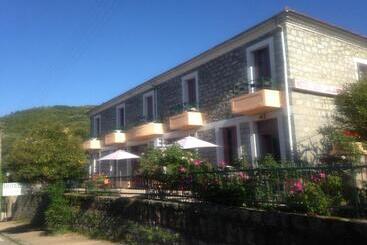 בית מלון כפרי Les Calanques