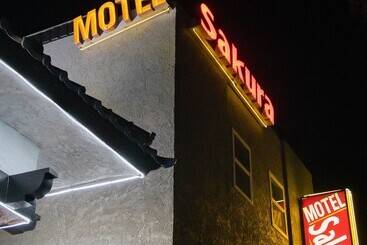 فندق على الطريق Sakura Inn