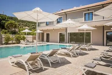 Notos Studios & Apartments