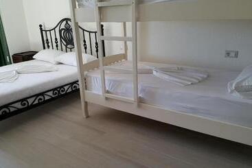 هتل Sarajet E Pashait 2