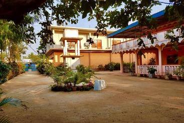 Thisha Hotel & Restaurant