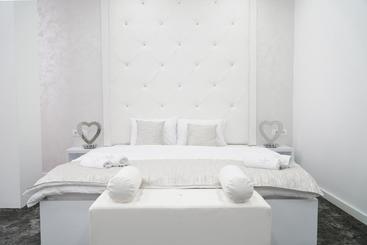 تختخواب و صبحانه Sunny Hill Garden