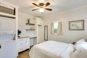 Near Parks & Lakes: Pet Friendly Winnie Cottage