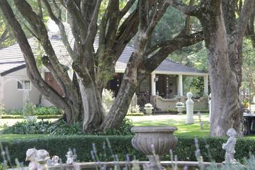 ベッドアンドブレックファースト Farmhouse Lodge