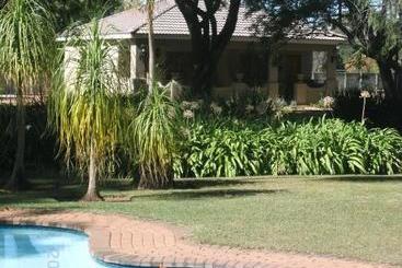 تختخواب و صبحانه Farmhouse Lodge