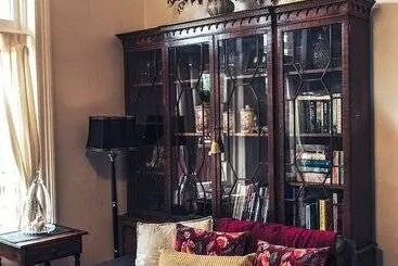 Cygnet Old Bank B & B Cafe & Gift Store