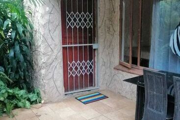 בית מלון כפרי Asante Sana Guesthouse