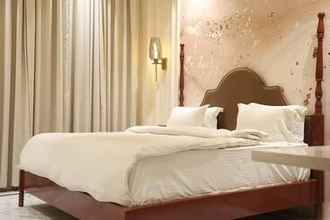 Отель Kumkum Palace