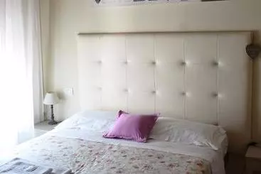 تختخواب و صبحانه Luna City