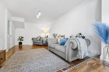 Residens Knights Rest  Beautiful Home In Dover With Parking
