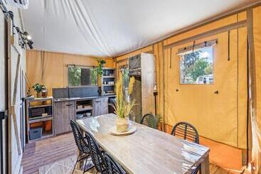 בית מלון כפרי Big4 Bendigo Marong Holiday Park