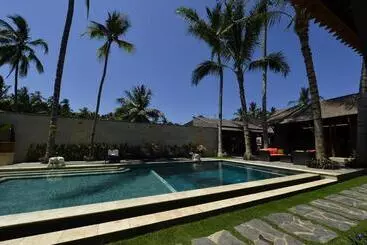 Benthos Bali Dive Resort