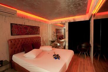 Hotell The Crystal Blue