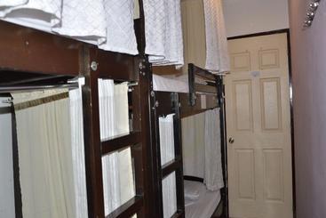 Отель Melting Pot Hostel