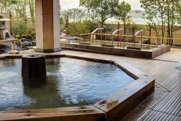 בית מלון כפרי Waraku Onsen Nihon No Yado Notoraku