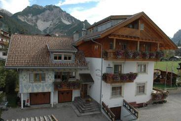 בית מלון כפרי Residence Villa Toni