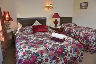 Bed and Breakfast Elmdale House