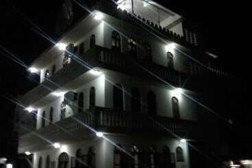 酒店 Funguni Palace