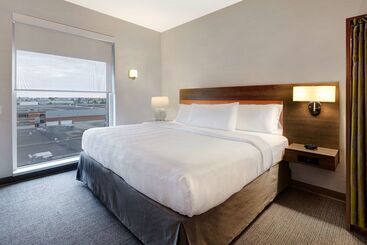 هتل Home2 Suites By Hilton Montreal Dorval