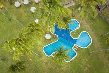 هتل Pontal Dos Carneiros Beach Bungalows