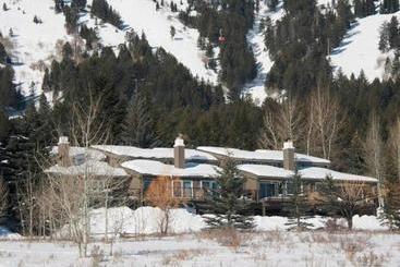 هتل Snow Ridge Condominiums