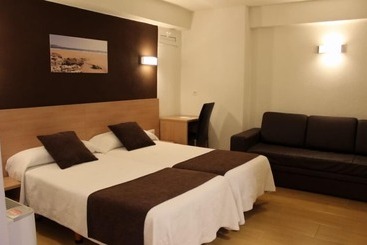 هتل Hostal Rocamar