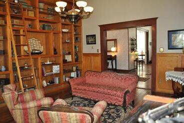 בית מלון כפרי Kennedy Manor B&b