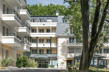 Hotel Médicis Home Dijon Les Petites Roches