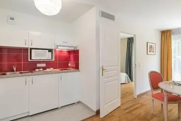 Hotel Médicis Home Dijon Les Petites Roches