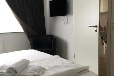 فندق Pension Alis Augsburg