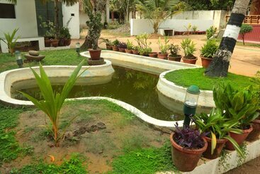 Hotel Oyo 8839 Near Vadackal Beach Road