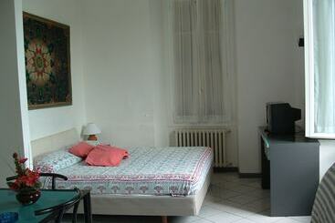 هتل Holiday Residence