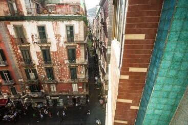 هتل The Boutique Napoli Suite
