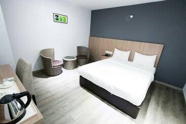 Отель 99 Pusat Bandar Puchong