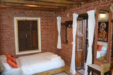 هتل Yamba Traditional Home