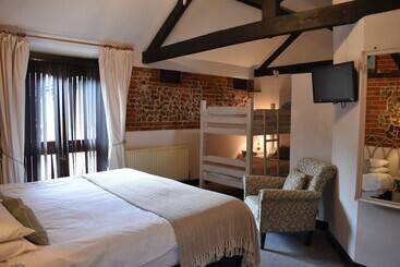 בית מלון כפרי At The Farmhouse Hunters Hall