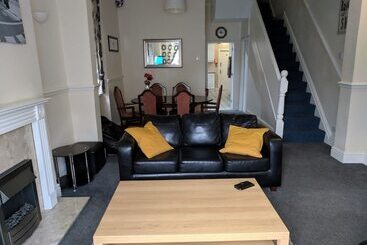 酒店 4 Bedroom House At Fern Lodge Preston Serviced Accommodation Free Wifi & Parking