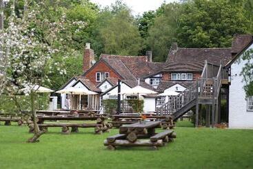 هتل The Old House Inn