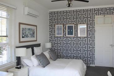 هتل Blue S Guest House