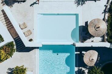 Hotel Crystal Waters