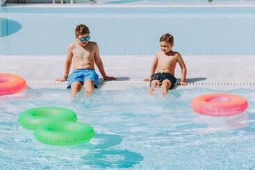 酒店 Crystal Waters