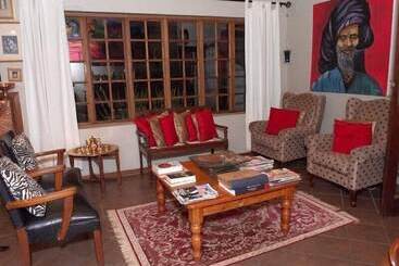 فندق Emtonjeni Country Lodge