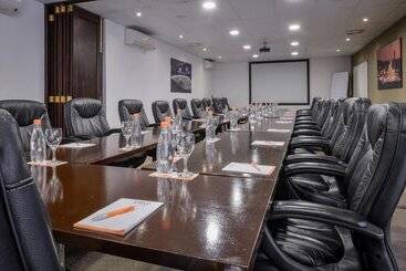 Отель Francolin Lodge