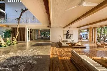 هتل Ibagari Boutique