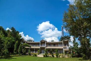 Отель Tiger S Den Resort Bandhavgarh