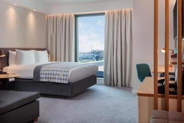 בית מלון כפרי Holiday Inn London Heathrow   Bath Road, An Ihg
